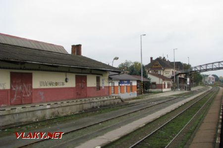 28.10.2009 - Uherský Brod: podoba nádraží se příliš nezměnila (foto z Ex 527) © PhDr. Zbyněk Zlinský