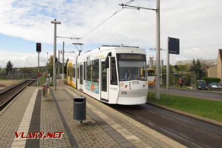 13.4.2017 - Gera-Zwötzen: přijíždějící tramvaj Alstom NGT8G © Dominik Havel