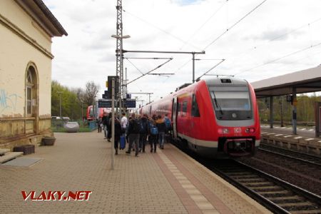 13.4.2017 - Gotha: cestující berou ''klopidlo'' 612.173 DB do Göttingenu útokem © Dominik Havel