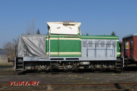 17.03.2012 - Výtopna Jaroměř: opravovaná lokomotiva 710.433-4 © PhDr. Zbyněk Zlinský