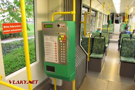 14.4.2017 - Dessau: tramvaj NGT6DE, jízdenkový automat © Dominik Havel