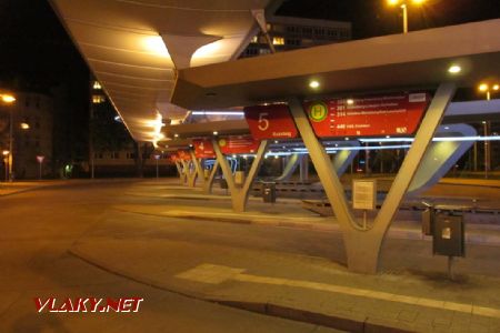 14.4.2017 - Halle: moderní autobusové nádraží © Dominik Havel