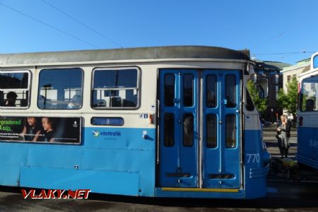 Detail dveří tramvaje typu M29, které je nutno rozrazit, červenec 2017 © Jiří Mazal
