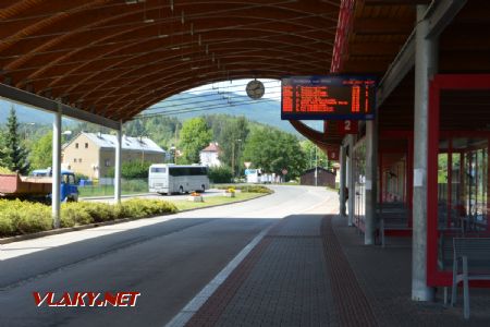 7.8.2017 - Svoboda nad Úpou: Autobusová stanica © Ondrej Krajňák