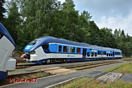 9.8.2017 - Nejdek: Križovanie s vlakom Os 17107 (844 023-2) © Ondrej Krajňák