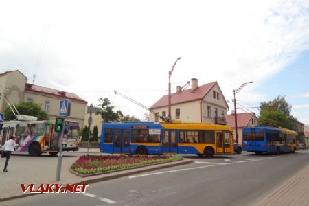 Grodno, menší trolejbusová zácpa po spadnutí sběrače, květen 2017 © Jiří Mazal