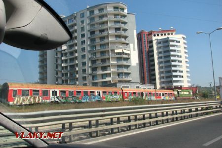 Dobiehame vlak, 7.8.2017, Durrës © Marek L.Guspan 