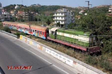 Vlak do Elbasanu v piatok popoludní, 11.8.2017, Golem © Marek L.Guspan 