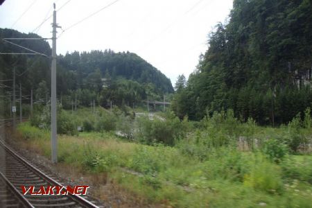 19.07.2017 - S3: Železničná trať sa kľukatí v hlbokom údolí pozdľž rieky Salzach © Martin Kóňa
