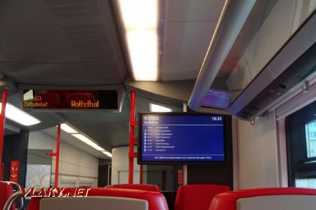 02.08.2017 – R 27663: Moderný interiér súpravy CityJet do stanice Wolfsthal © Martin Kóňa