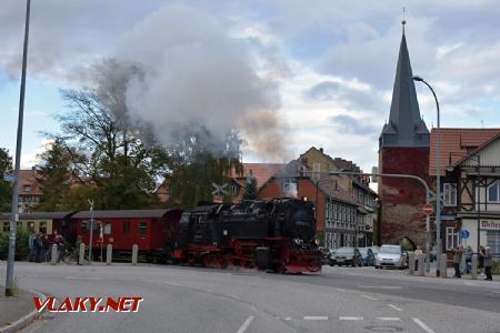 Wernigerode Westerntor, poslední vlak na Brocken na křižovatce; 3.10.2017 © Pavel Stejskal