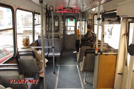 Szeged: Interiér trolejbusu typu Škoda 14Tr Alstom/6 ev.č. T-750 se od stavu po vyrobení v roce 1989 moc neliší, 29.09.2017 © Dominik Havel