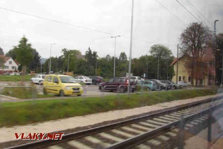 Parkoviště P+R u železniční stanice Solymár na trati z Budapešti do Esztergomu, 30.09.2017 © Dominik Havel