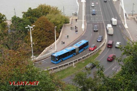 Budapešť: autobus typu MB Citaro opustil most Erszébet híd směrem do Budy, 30.09.2017 © Dominik Havel