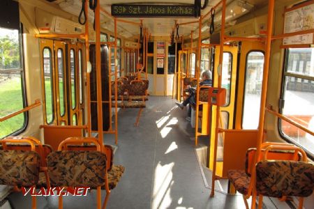 Budapešť: interiér tramvaje typu ČKD-BKV VJSZ T5C5K2 pochází z počátku století, 30.09.2017 © Dominik Havel