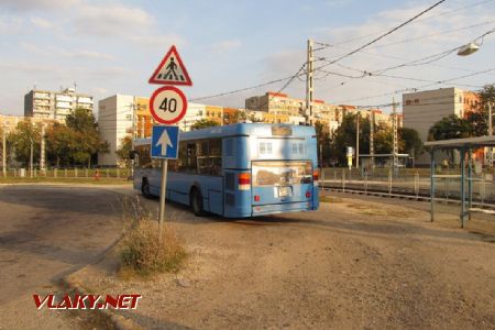 Budapešť: autobus typu Ikarus 412 30A z roku 2001 stojí odstavený ve výchozí zastávce linky 166 Gubacsi út / Határ út, 30.09.2017 © Dominik Havel