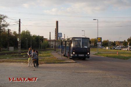 Budapešť: autobus NAD typu Ikarus 260.46 z roku 1989 přijel z centra do zastávky Gubacsi út / Határ út, 30.09.2017 © Dominik Havel