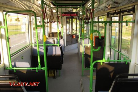 Budapešť: přes provedenou modernizaci vypadá interiér autobusu typu Ikarus 412 30A z roku 2001 naprosto původně, 30.09.2017 © Dominik Havel