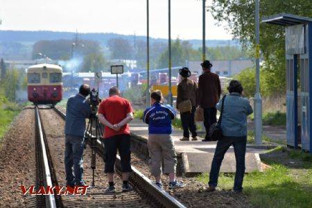 Natáčení příjezdu vlaku, Svitavy zastávka, 8.5.2017 © Pavel Stejskal