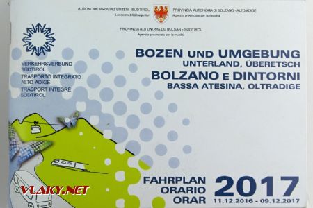 Sešitový jízdní řád VHD v regionu Bolzano/Bozen – k dostání na autobusovém nádraží © Dominik Havel