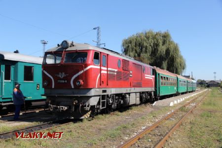 09.2014 - Septemvri: „rumun“ 77.009 s vlakom PV16105 pripravený na odchod © Martin Hajtmanský