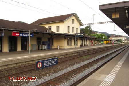 16.07.2017 – St. Margrethen: nádraží s nepříliš příkladným kolejištěm, údržba však očividně probíhá © Dominik Havel