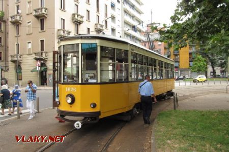17.07.2017 – Milano: tramvaj Peter Witt ve smyčce Piazza Casteli © Dominik Havel