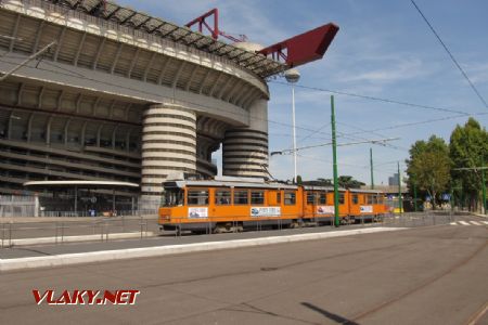 17.07.2017 – Milano: původní Jumbotram před fotbalovým stadionem © Dominik Havel