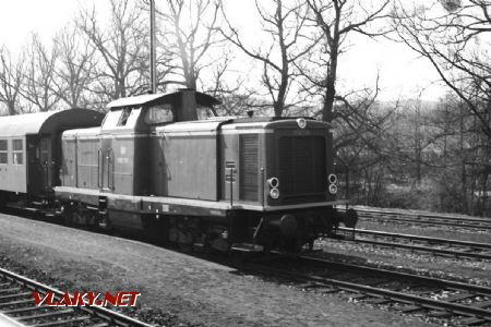 xx.03.1968 - Schirnding, osobný vlak na čele s dízlom rady V 100 © Juraj Földes