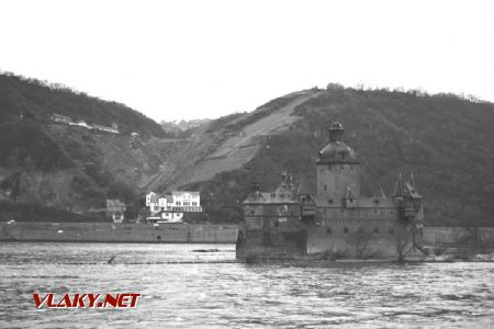 xx.03.1968 - Kaub na pravom brehu Rýna, mýtny hrad ''Pfalzgrafenstein'' © Juraj Földes