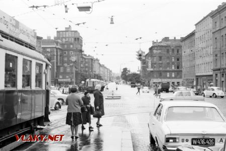 xx.08.1968 - Viedeň, Mexikoplatz, trojdielne otvorené súpravy električiek na čele s typom ''M'' © Juraj Földes