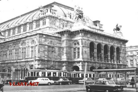 xx.08.1968 - Viedeň, Opera. Prvý podchod v meste (1955), neskôr s prepojením na metro © Juraj Földes