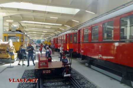 10.09.2011 - Viedeň, remíza Erdberg, krátka súprava ''Stadtbahn''  © Juraj Földes