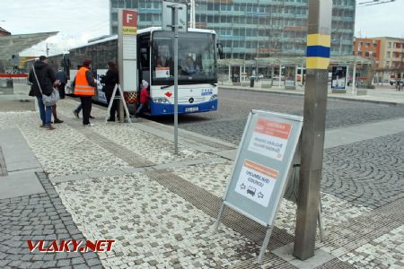 24.03.2018 - Hradec Králové: autobusy NAD do Chlumce nad Cidlinou © Karel Furiš