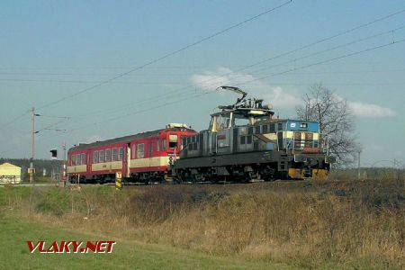 08.03.2007 - Veselí nad Lužnicí-Drahov: 210.039-4 v čele lokomotivního vlaku © Michal Demčila