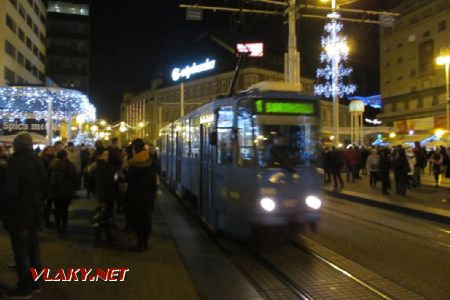 29.12.2017 – Záhřeb: trg bana Jelačića, tramvaj KT4 na lince 1 © Dominik Havel