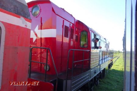 Lekaj, lokomotiva T669.1054 v novém nátěru s vlakem do Elbasanu, 2.4.2018 © Jiří Mazal