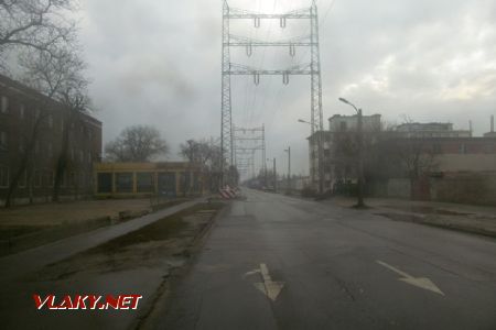 01.01.2018 – Budapešť: elektrické vedení přímo nad ulicí Basa utca © Dominik Havel