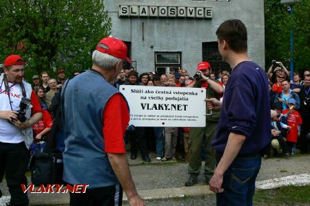 03.05.2008 - Slavošovce: MAYO předává Zbyňkovi nevšední dar © Karel Furiš