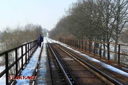 23.01.2010 - Jaroměř: Zbyněk na mostě přes Labe © Karel Furiš