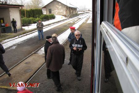 01.02.2013 - Dolní Lipka: Zbyněk si vyfotil protokolární vlak (foto z Os 35069) © Karel Furiš
