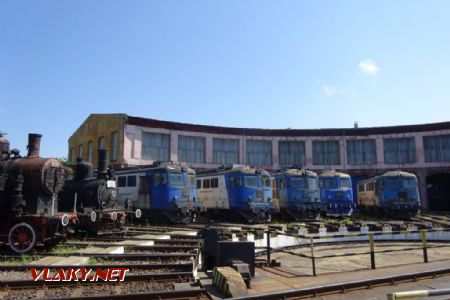 Lokomotivní depo v Sibiu s nákladními lokomotivami ř. 60, 8.5.2018 © Jiří Mazal