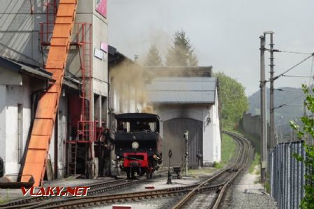 Jenbach, lokomotiva č. 4 nabírá vodu, 29.4.2018 © Jiří Mazal