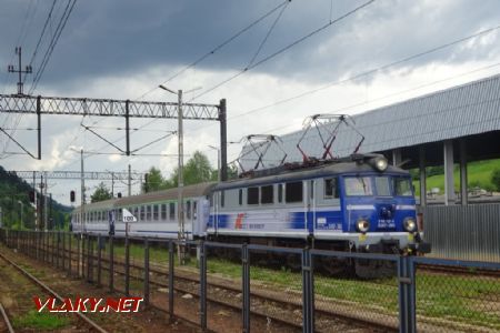 Ve stanici Powroźnik se odstavují soupravy, které se nevejdou do Krynice-Zdrój, 26.5.2018 © Jiří Mazal