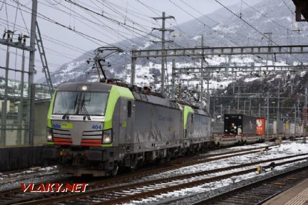 07.03.2017 – Nákladní vlak s lokomotivami BLS 475.404 + 401 opouští Brig © Pavel Stejskal