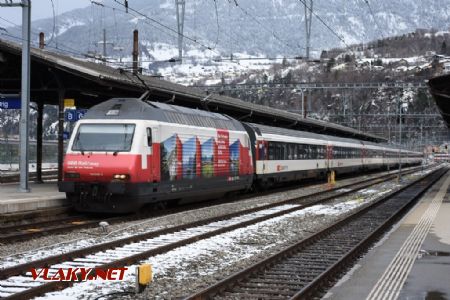 07.03.2017 – Reklamní lokomotiva SBB Re 460.048 v Brigu na vlaku IR do Źenevy © Pavel Stejskal