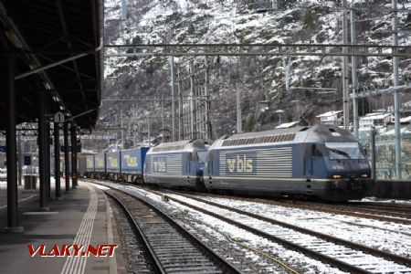 07.03.2017 – Stroje BLS 465.014 + 012 v čele vlaku s návěsy Walter vjíždí do Brigu © Pavel Stejskal