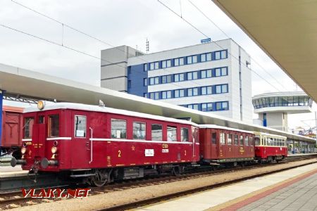 Súprava mimoriadneho vlaku s motorovým vozňom M 131.1443 v čele; 9.6.2018 © Marko