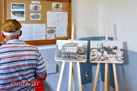 V čakárni stanice bola umiestnená aj výstava starobylých fotografií Trstína; 9.6.2018 © Marko