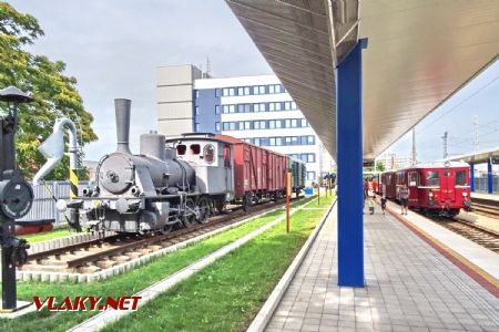 A ešte raz mimoriadny vlak KPŽT s vozidlami KPŽT pamätníka železníc na nástupišti 4 v Trnave; 9.6.2018 © Marko